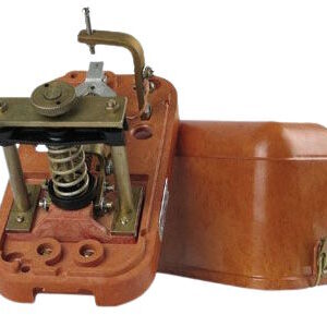 Назначение& Регулятор давления АК-11Б устанавливают на электровозе