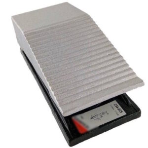 Camozzi Пневматические распределители С механическим управлением Серии 2 и 3. Пневматические и электрические педали Пневматическая педаль 235-925